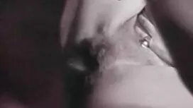 Ела Хюз е млада секс ...